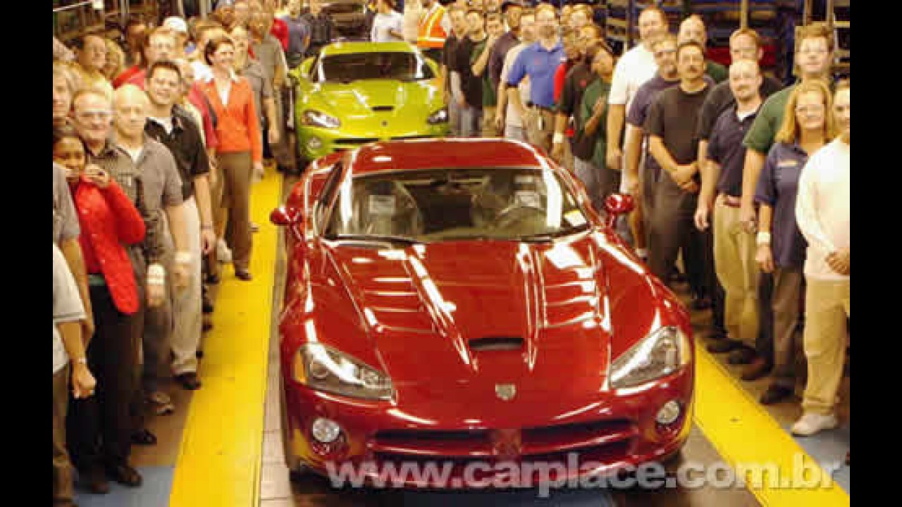 Dodge comemora marca de 25.000 unidades produzidas do esportivo Viper