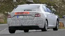 Skoda Superb facelift spy photo