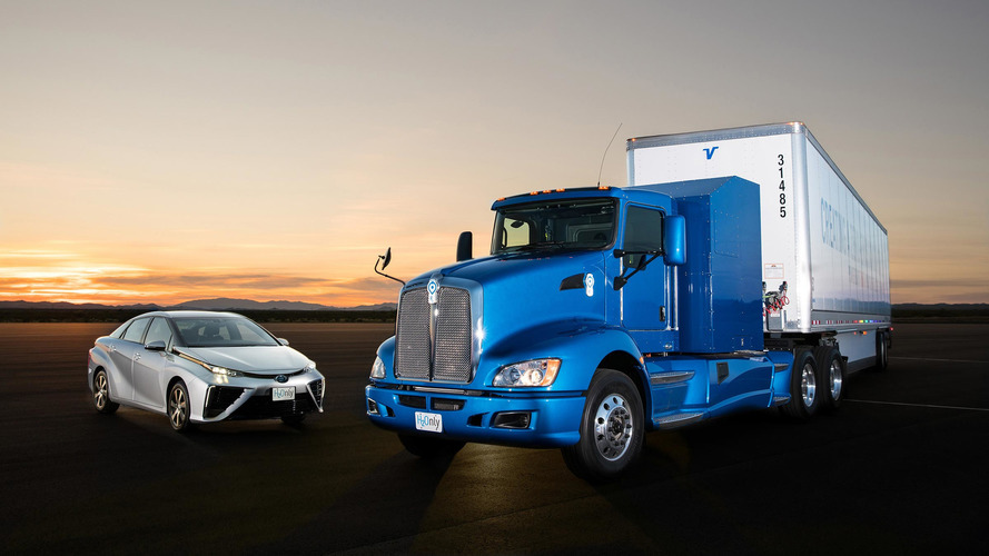Semi Truck News And Reviews Motor1 Green Toyota Project Portal Semi Wants To Drive Down Hydrogen Costs