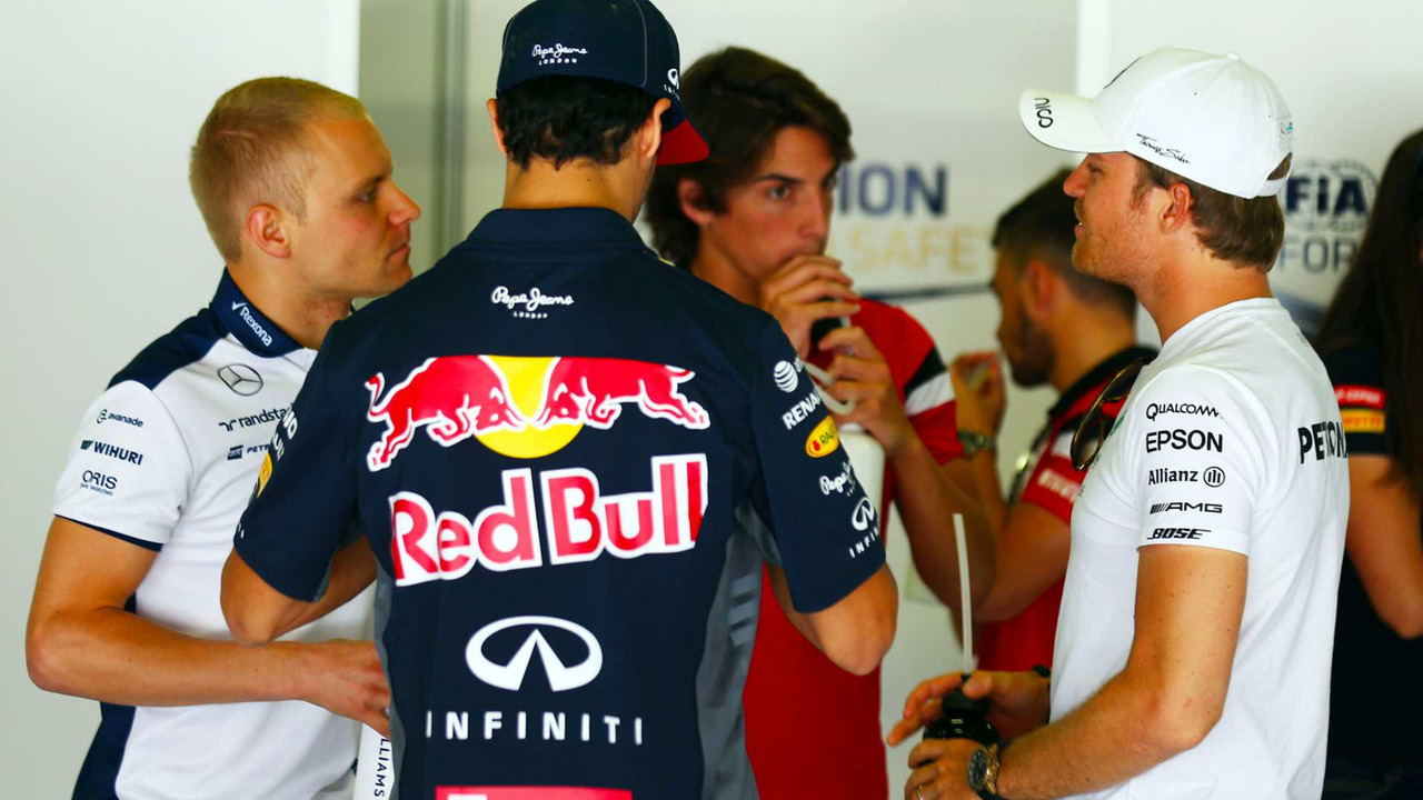 Daniel Ricciardo elogia a Roberto Merhi