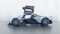 Aston Martin Valkyrie mit seriennaher Karosserie