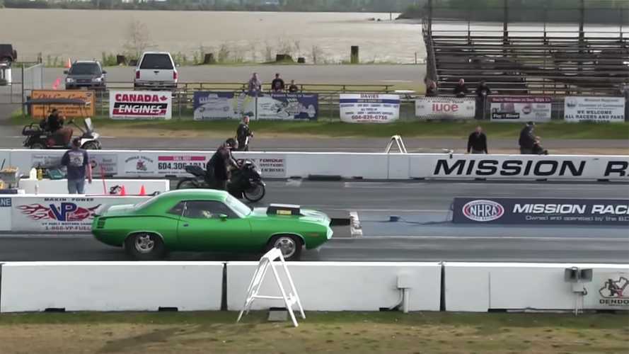 Watch A Ninja ZX-14R And A 900-Hp Cuda Hemi Go Mano A Mano