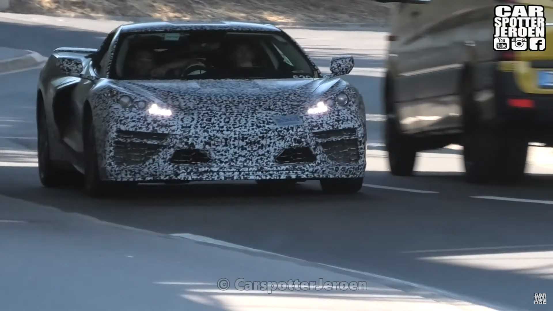 C8 Corvette снова наблюдал, показывая чистые линии под оберткой Camo
