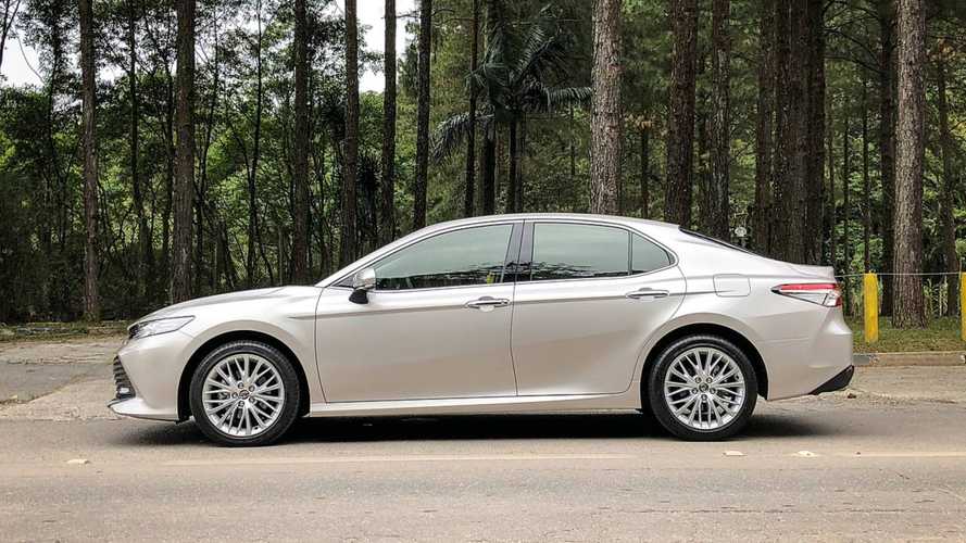 Toyota Camry XLE 2018 (teste BR)