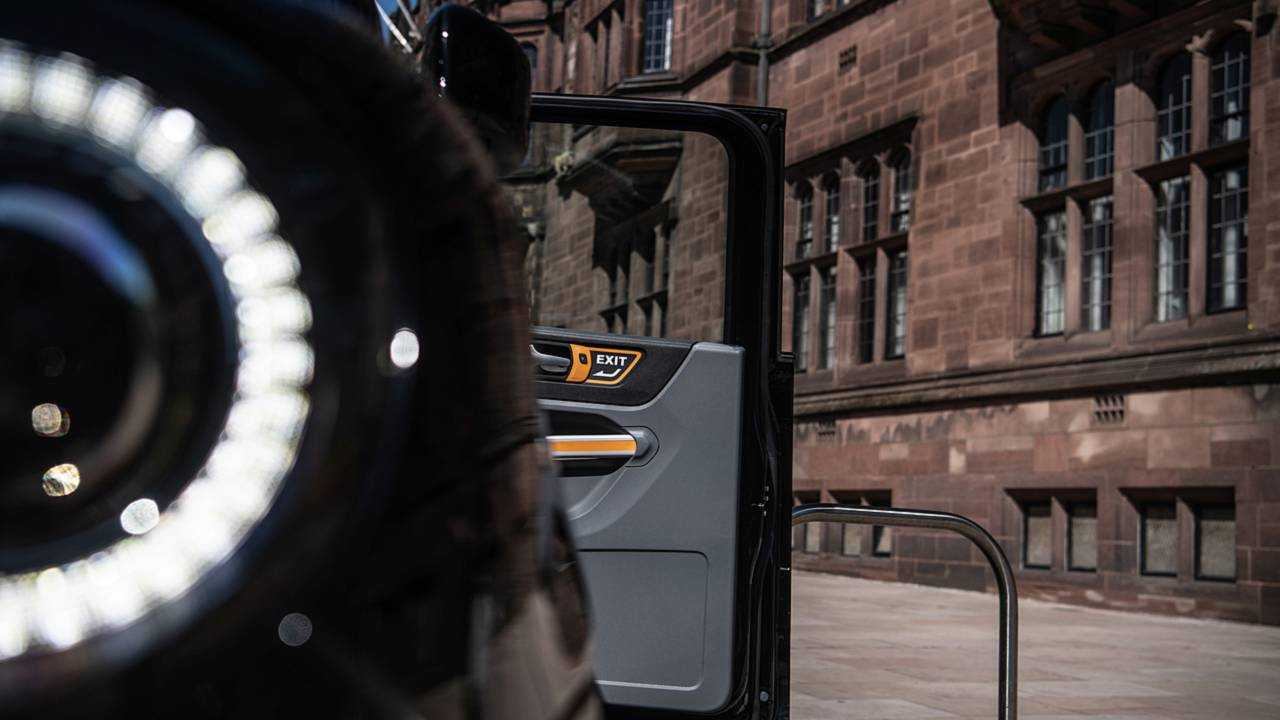 Taxi elettrico LEVC TX Coventry
