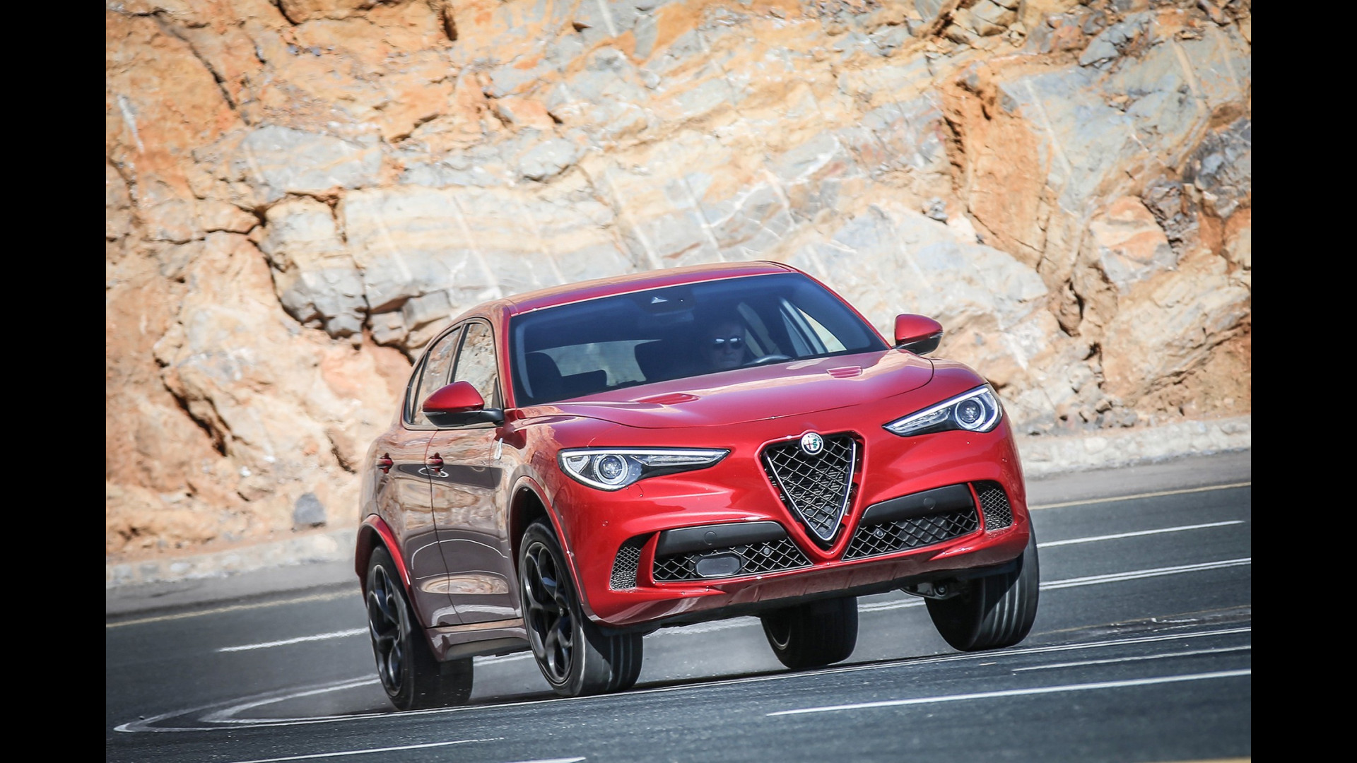Lamborghini Urus Vs Alfa Romeo Stelvio Quadrifoglio Una