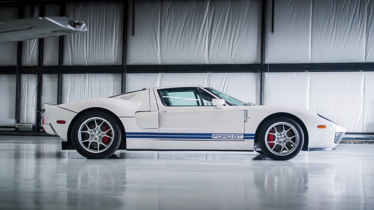 10 Mile 06 Ford Gt Estimated To Fetch 350 000 At Auction