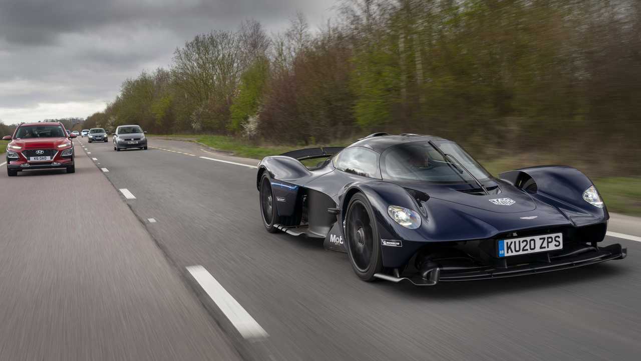 Aston Martin Valkyrie, pruebas en carretera abierta