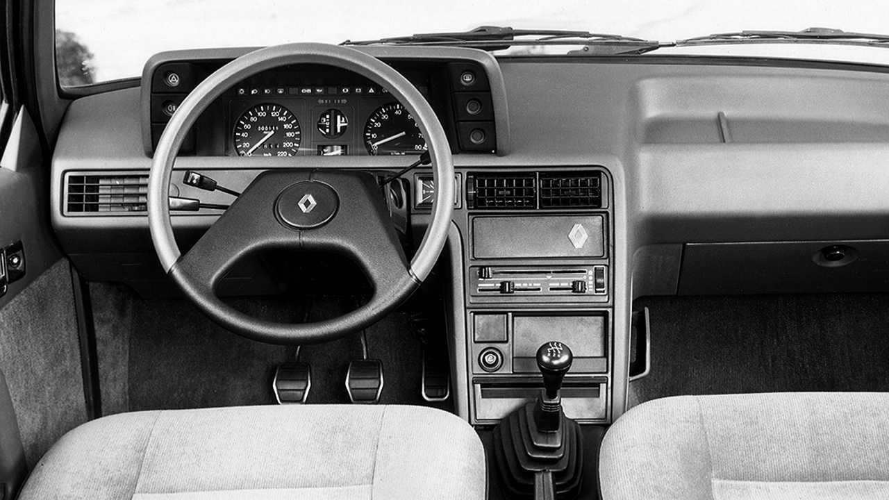 Renault Fuego, le foto del tempo