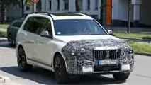 2023 BMW X7 facelift spied with split headlights