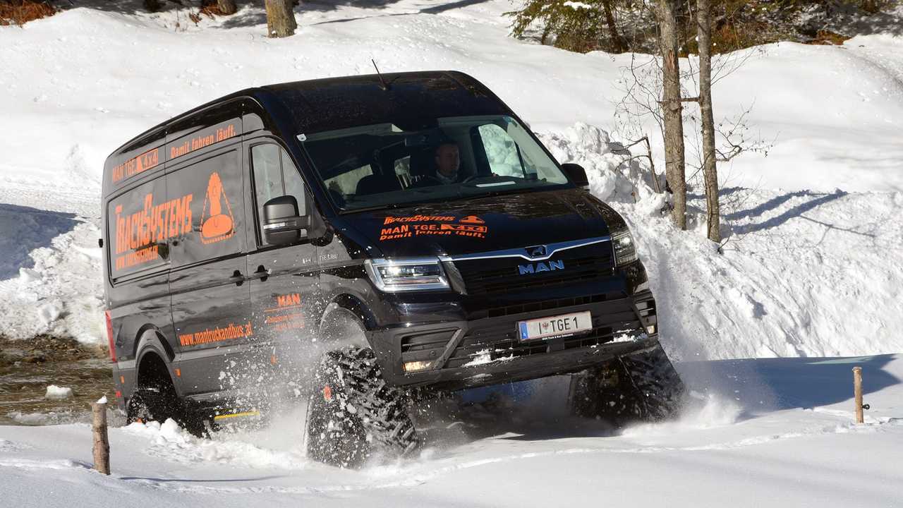 MAN TGE 3.180 4x4 con orugas