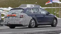 Skoda Superb facelift spy photo