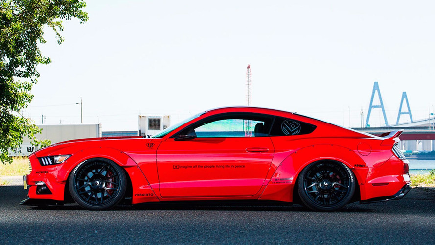 Liberty Walk Ford Mustang