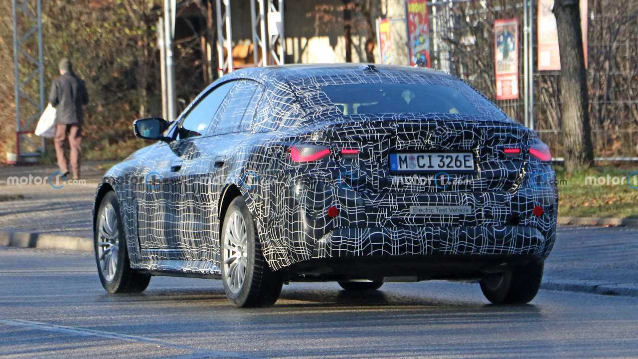 Новые шпионские фото BMW i4, вид сзади