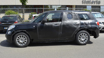 Alfa Romeo SUV spy photo
