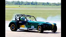 Caterham im Lotus-Kleid