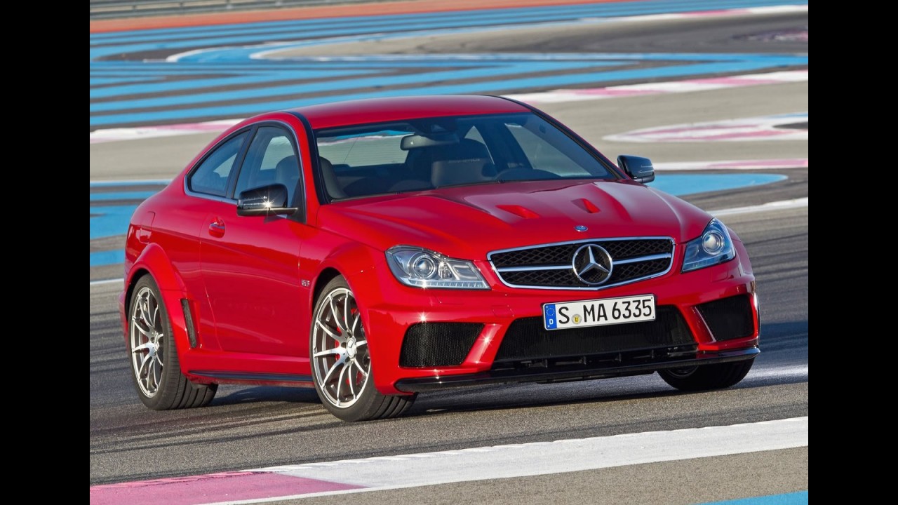 Oficial: Mercedes-Benz C63 AMG Coupé Black Series 2012 chega com motor V8 de 517cv