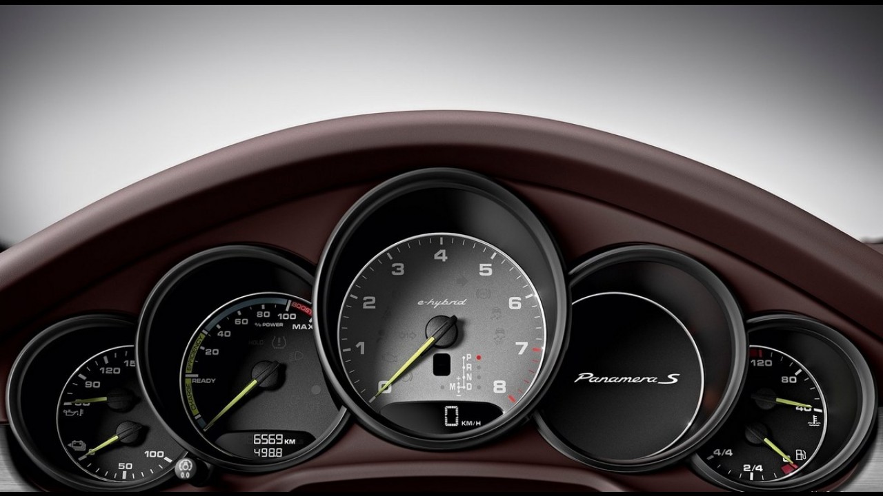 Panamera 2014: cara muda pouco, mas o coração...
