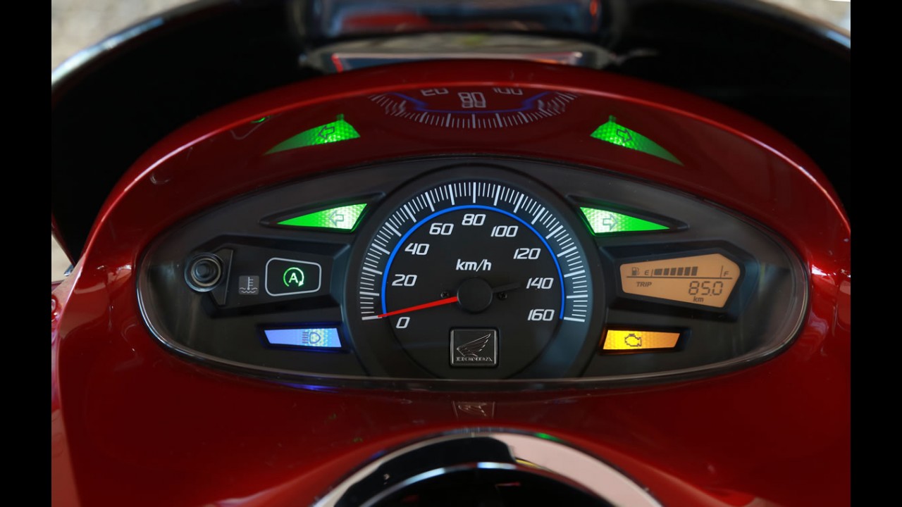 Volta rápida: com start-stop e porte superior, Honda PCX 150 é um novo tipo de scooter