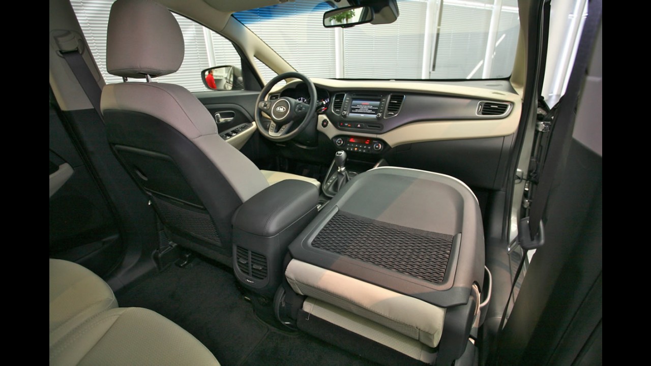 Kia Carens 2013: Novas imagens mostram detalhes do interior