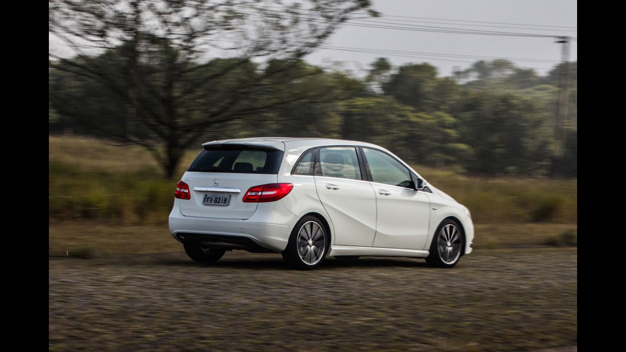 Teste: Mercedes B200 e Peugeot 3008 garantem diversão em família