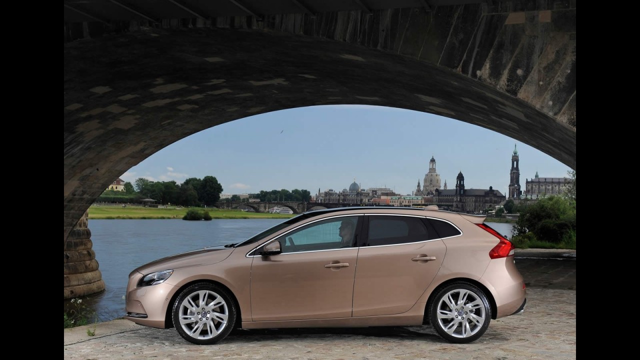 Volvo lança V40 no Brasil por R$ 115.950 iniciais