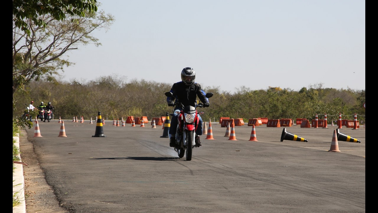 Avaliação: andamos na Honda CG Titan 2015 com freios combinados