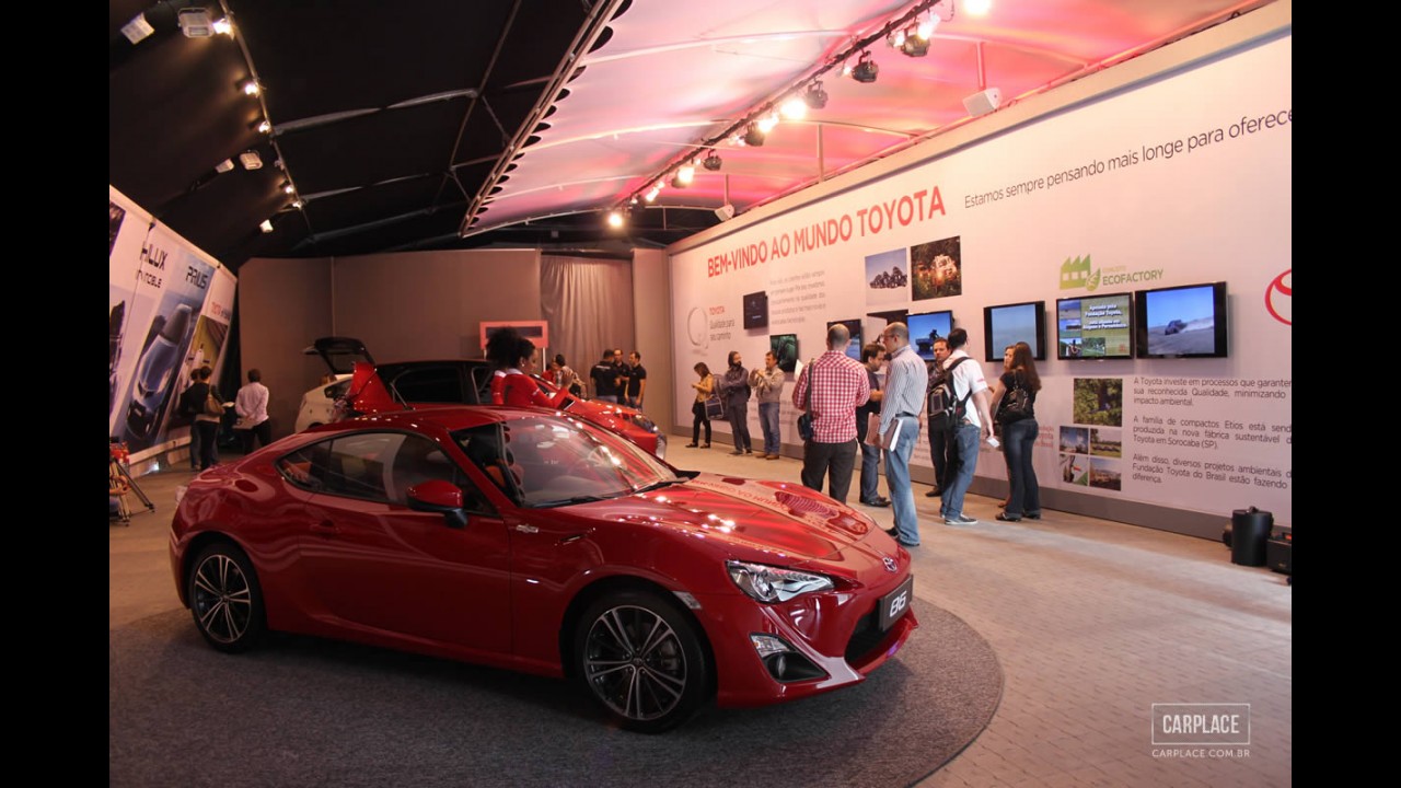 Novo Toyota Etios: Conhecemos ao vivo o novo popular japonês - Veja galeria de fotos