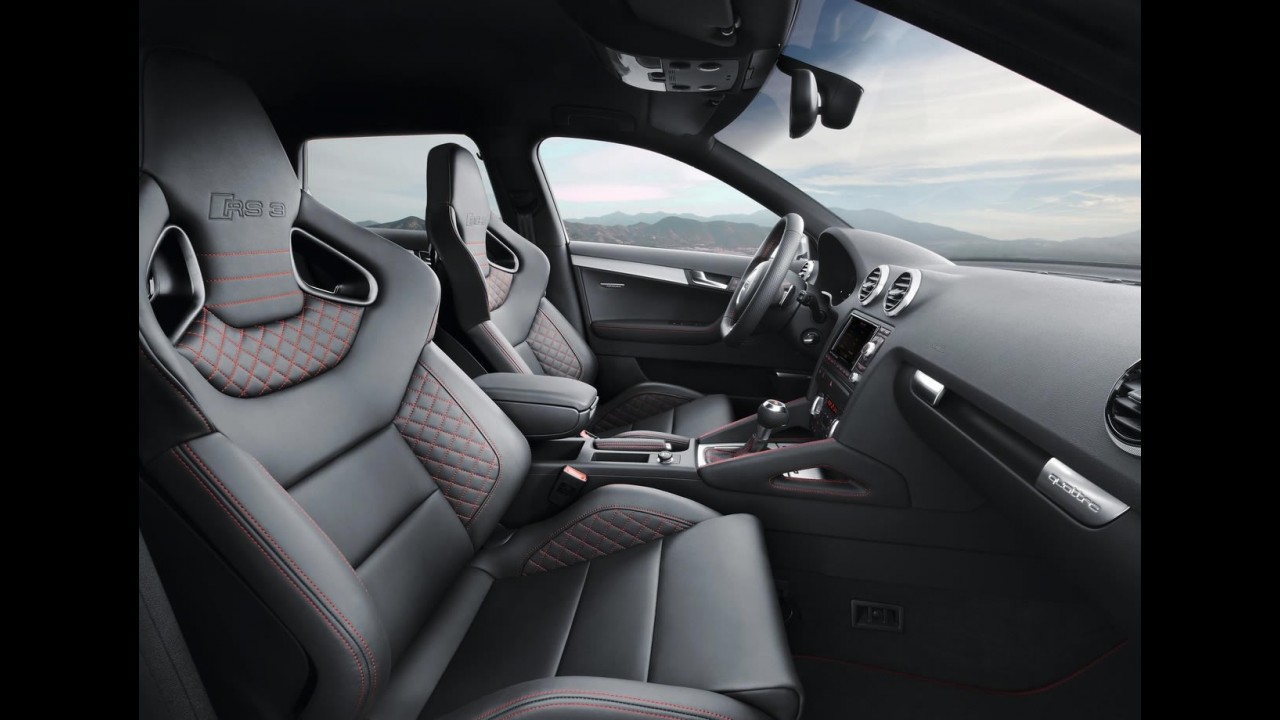 Novo Audi RS3 chega ao Brasil por R$ 298 mil - Modelo acelera de 0 a 100km/h em 4,6 s