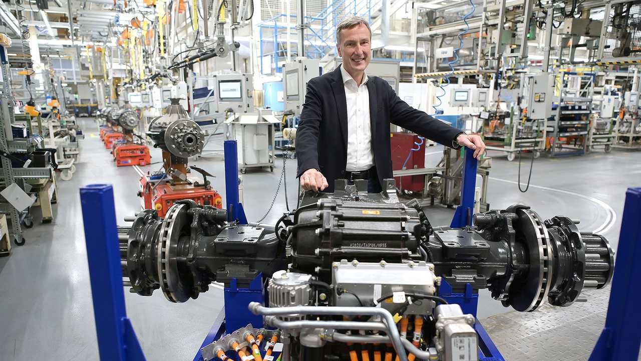 L'assale completo del Mercedes e-Actros assemblato a Kessel