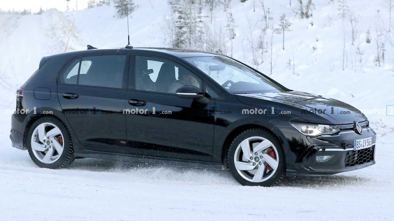 Volkswagen Golf GTI Spy Photos