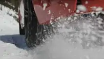 BMW, Yaz ve Kış Lastikleri Arasındaki Farkı Drag Yarışında Gösteriyor