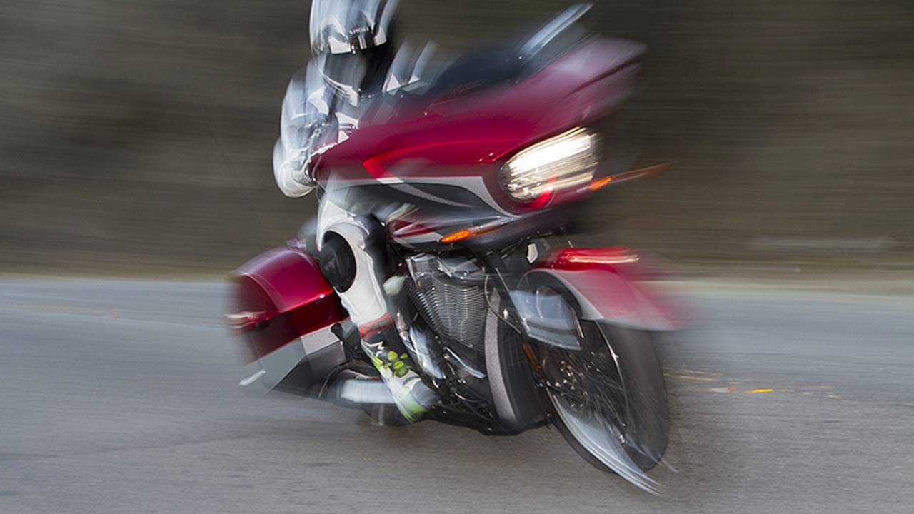 World's Best Performing Bagger? 2015 Victory Magnum Review