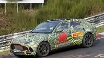 Aston Martin DBX, le foto spia