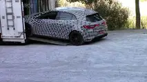 2017 Renault Megane RS prototipi kamyona yükleniyor
