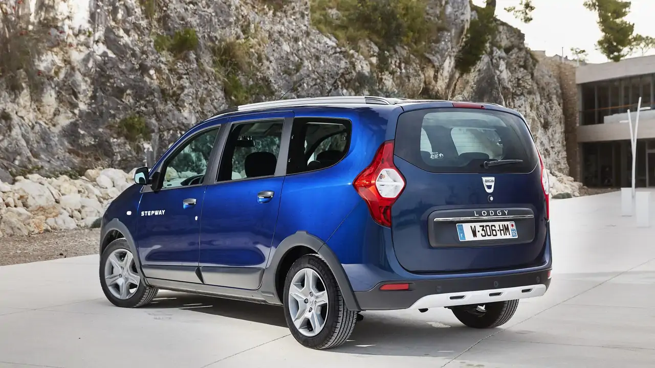 dacia dokker and lodgy facelifts include interior upgrades