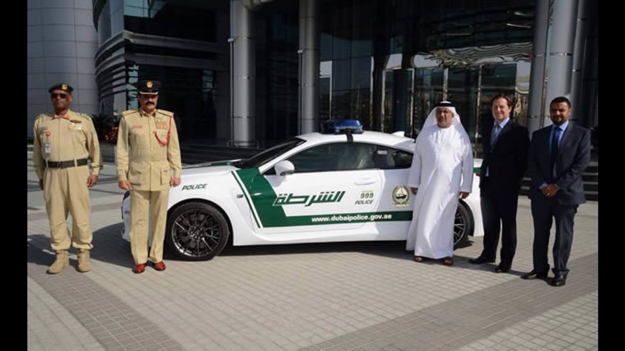 Viatura ostentação: Polícia de Dubai recebe o esportivo Lexus RC-F