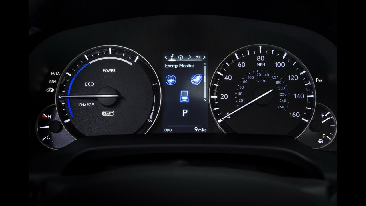 Lexus RX ganha nova geração e pode chegar ao Brasil ainda neste ano