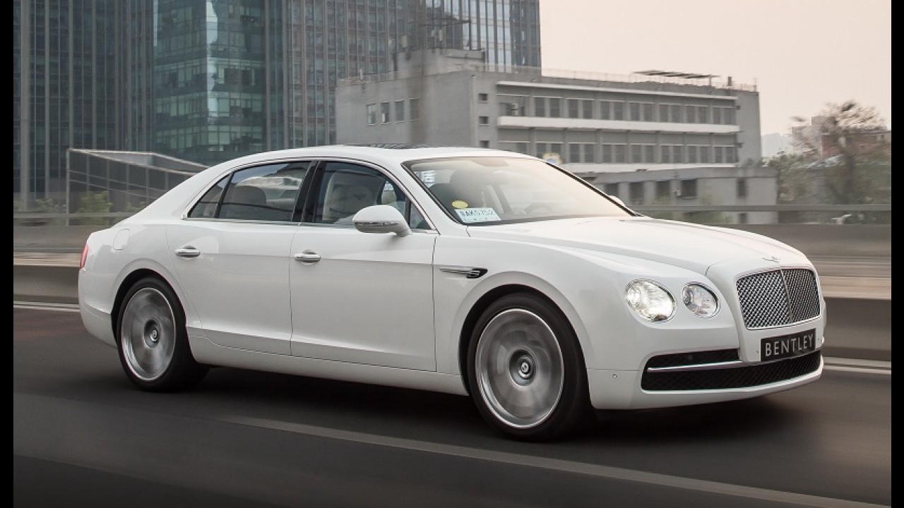 Bentley tira sarro da Ford e diz que conceito Continental é cópia do Flying Spur