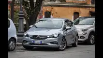Opel Astra, l’auto a cui basta “chiedere” 