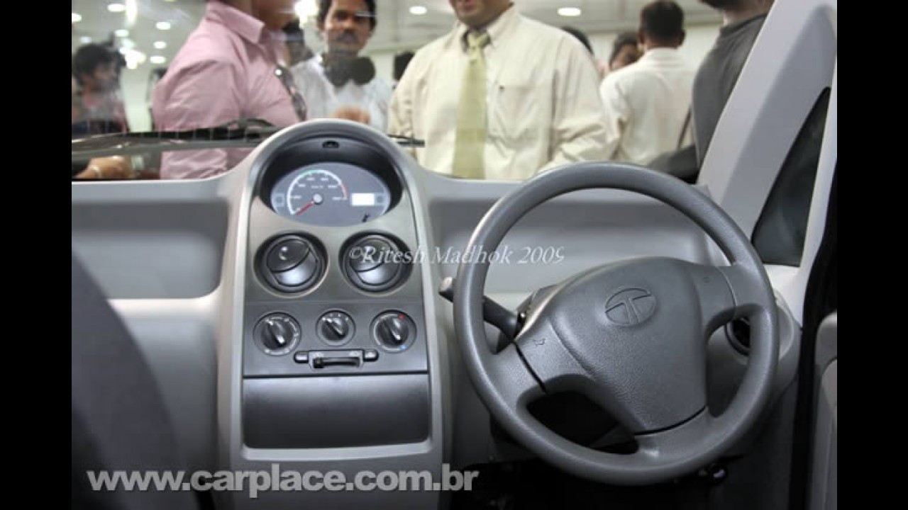 Carro mais barato do mundo: Ratan Tata entrega as primeiras unidades do Nano