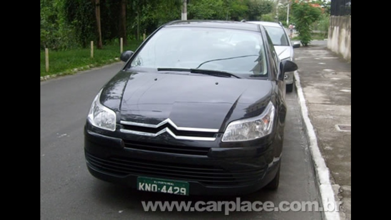 Leitor flagra novo Citroën C4 Hatch em Resende/RJ - Versão chega em 2009