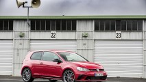 VW Golf GTI Clubsport S, Nürburgring’de en hızlı önden çekişli otomobil rekorunu kırdı