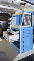 Ready4Work uygulamalı, raf ve depolama çözümleri sunan Renault Kangoo