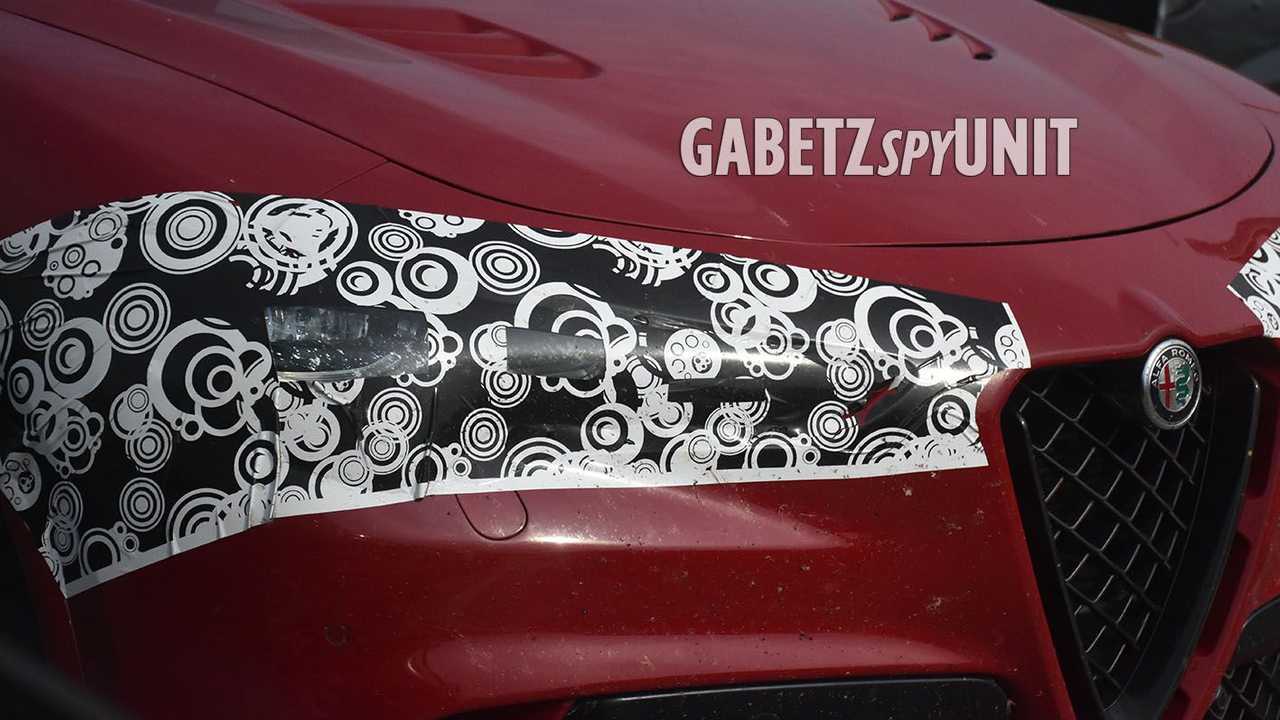 Alfa Romeo Stelvio Quadrifoglio, le foto spia