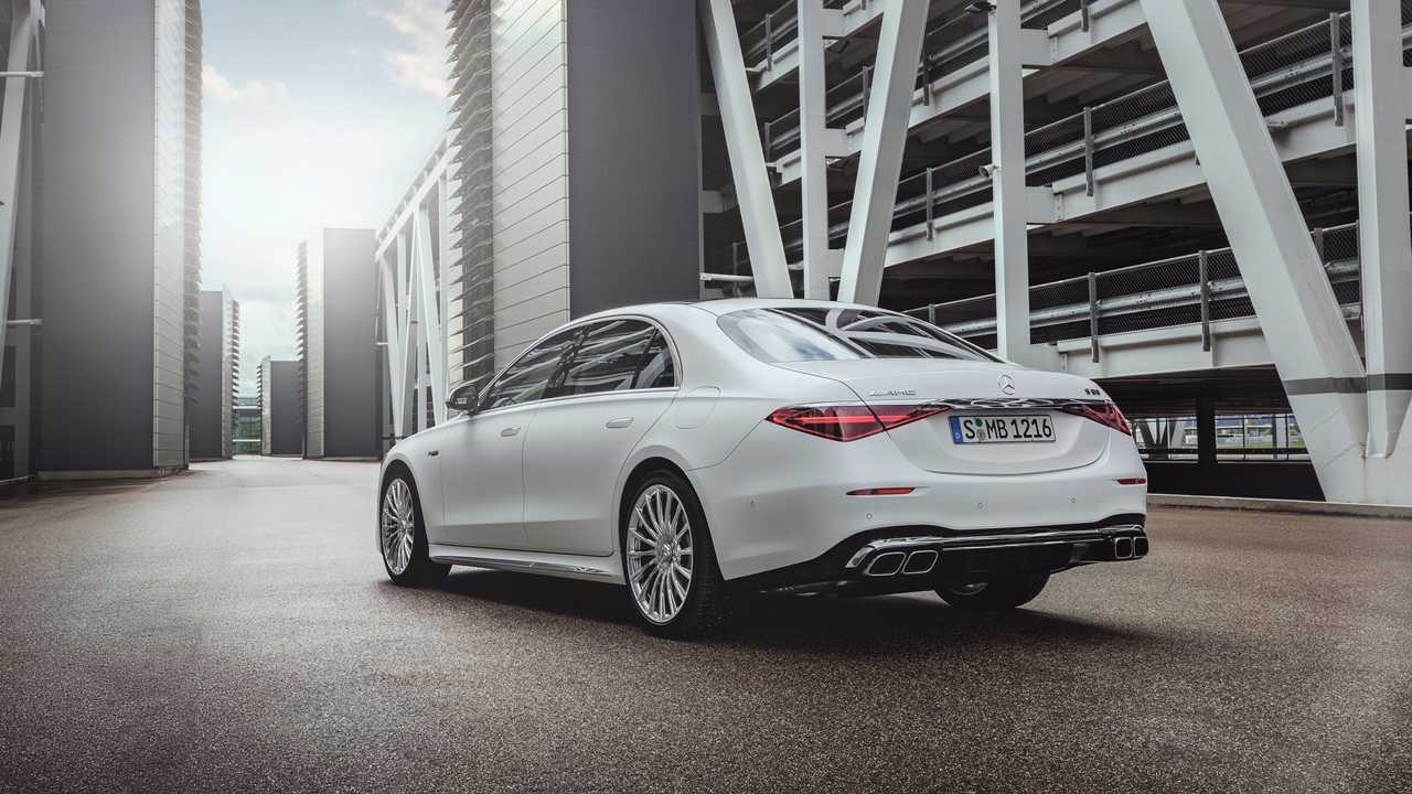 Mercedes-AMG S 63 E Performance en cachemire blanc magno 2024