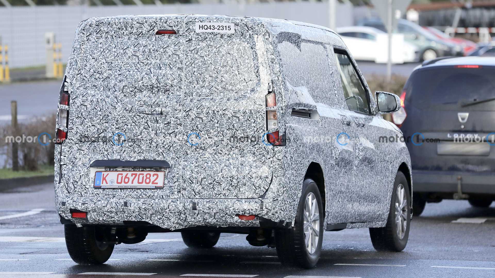 ford-transit-courier-first-spy-photo.jpg