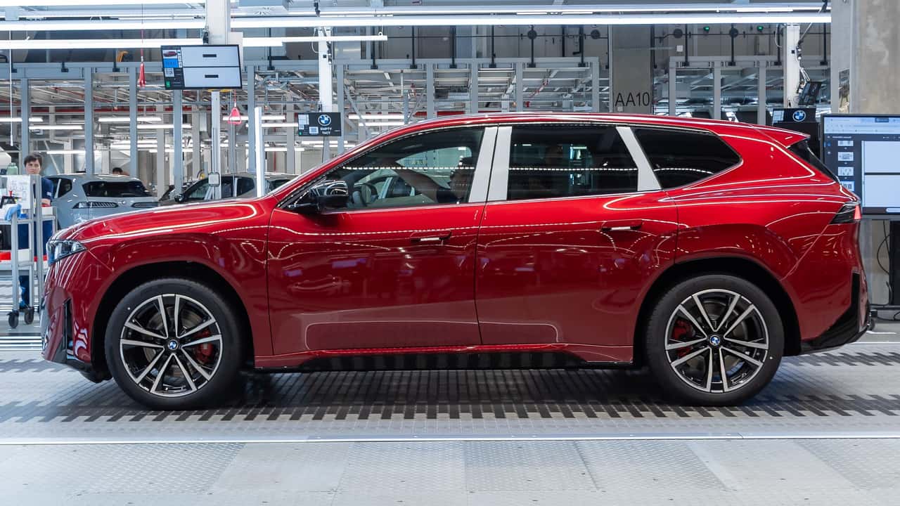 Завод BMW iX3 в Венгрии перешёл на круглосуточный режим: 100 000 заказов