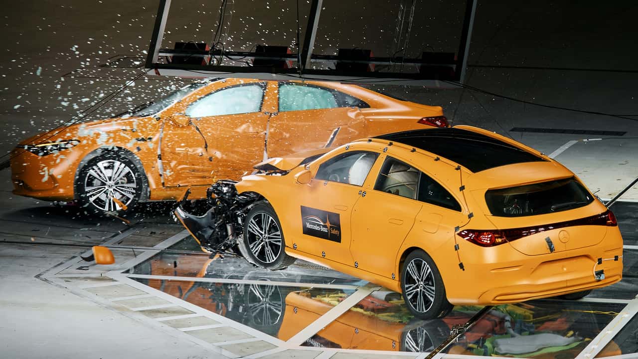 Mercedes T, Acımasız Bir Güvenlik Testinde İki CLA Modelini Tanıttı