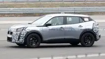 Nuove foto di spionaggio della Peugeot 2008